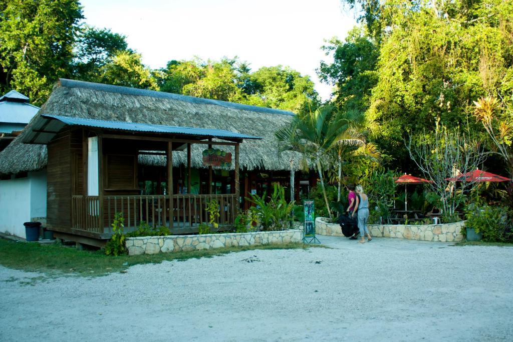 Hotel Jaguar Inn Tikal Exteriér fotografie